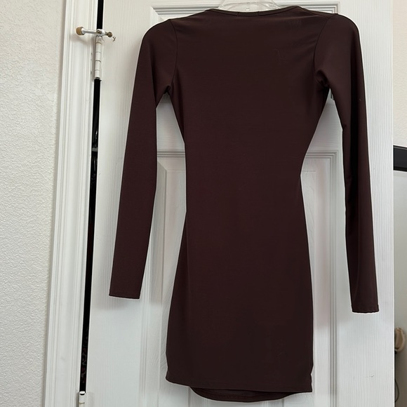 PrettyLittleThing Cut Out Bodycon Dress - Picture 6 of 6